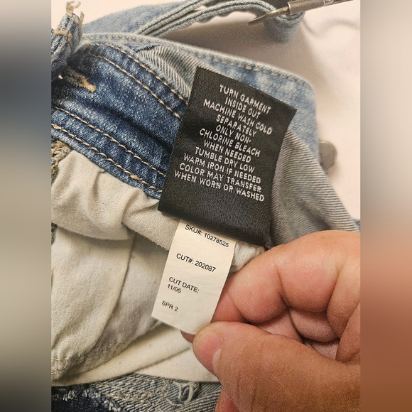 Torrid Premium-Distresed  Denim Short Overalls Women's SZ 14" - Picture 7 of 9